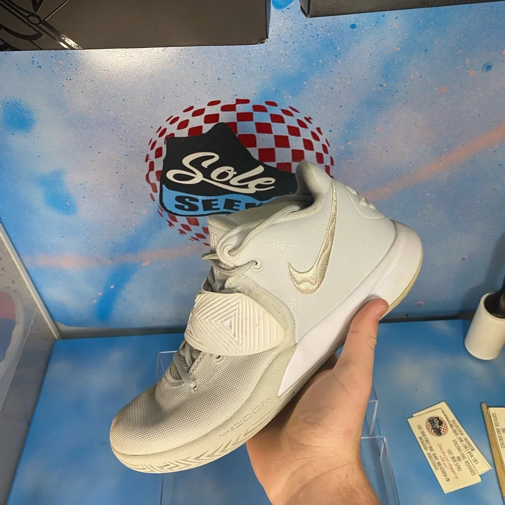 Kyrie 3 flytrap - Picture 5 of 8